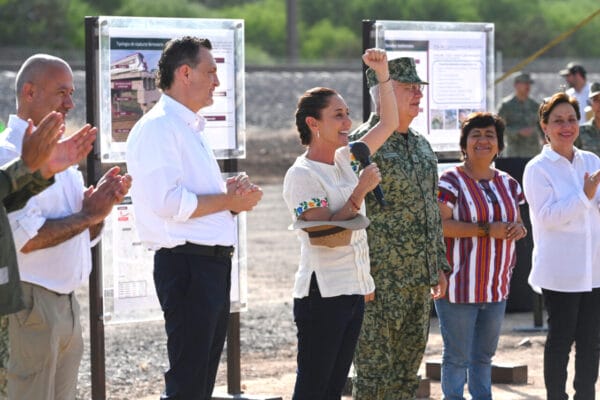 Tren México-Querétaro,Claudia Sheinbaum,construcción tren,proyecto ferroviario,tren de pasajeros,SEDENA,200 km/h,dos horas de viaje,infraestructura ferroviaria,estaciones de tren,Querétaro,Ciudad de México,General Ricardo Vallejo,Tren Maya,red nacional ferroviaria,Agrupamiento de Ingenieros "Felipe Ángeles",viaductos,empleos,Andrés Lajous,transporte,movilidad