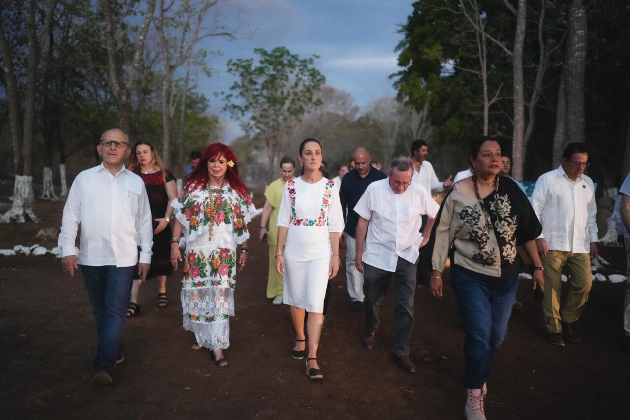 zona arqueológica,Xcalumkín,Campeche,Centro de Atención a Visitantes,proyecto Promeza,patrimonio cultural maya,sitios arqueológicos,turismo sostenible,civilización maya,inauguración,rescate cultural,Programa para el Mejoramiento de Zonas Arqueológicas,jeroglíficos mayas,periodo Clásico Tardío