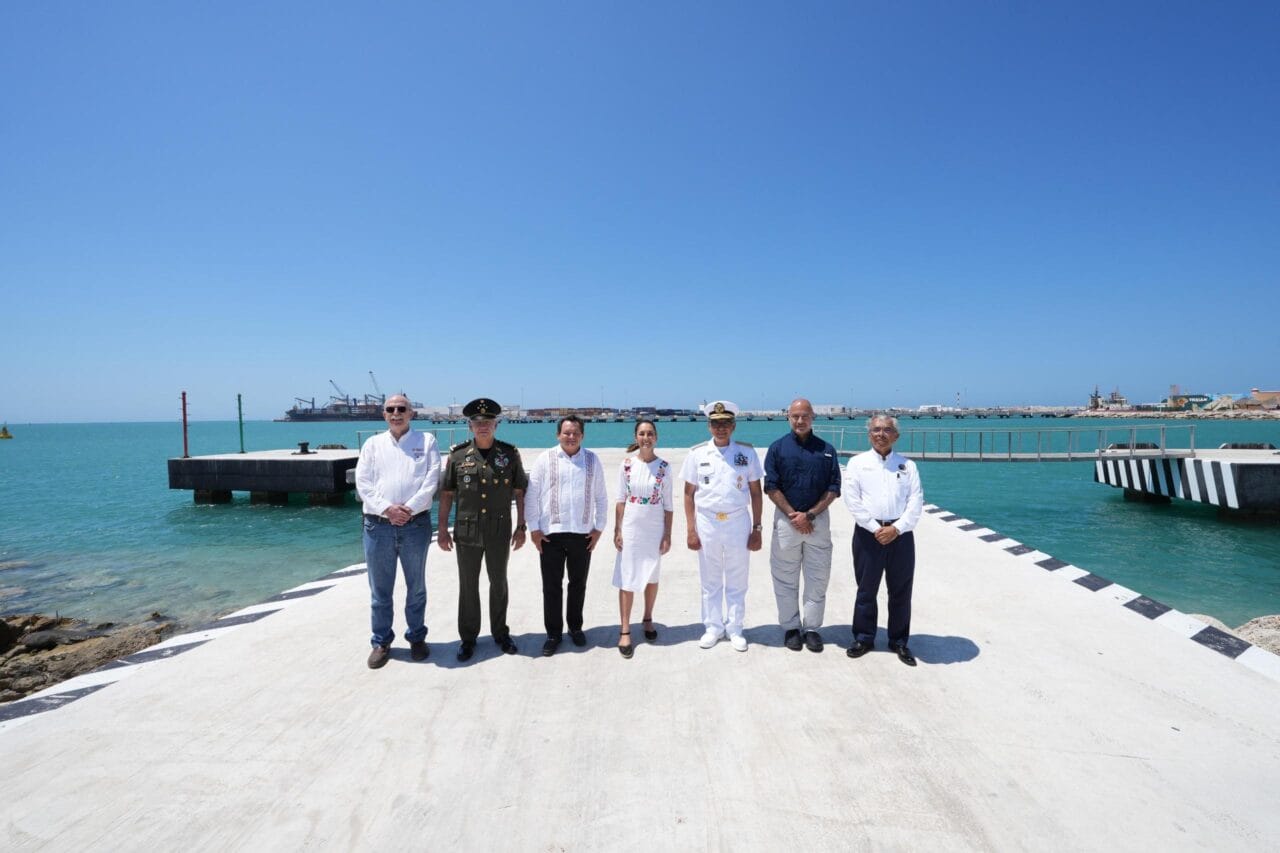 Puerto Progreso,ampliación puerto,SEMAR,Gobierno de Yucatán,Renacimiento Maya,infraestructura logística,Joaquín Díaz Mena,desarrollo económico,región sureste,operaciones logísticas,terminal marítima,buques mayor calado,40% capacidad operativa,exportaciones,importaciones,Tren Maya de carga,corredor logístico,dragado,muelles especializados,sistemas de carga y descarga,tecnología digital,gestión portuaria,desarrollo sostenible,patrimonio cultural