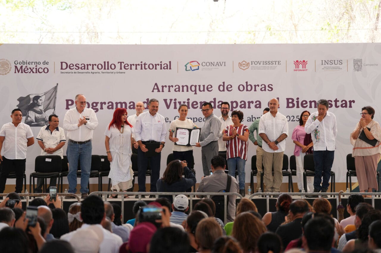vivienda social,Sheinbaum,programa vivienda México,créditos 0% interés,Infonavit,FOVISSSTE,Conavi,reestructuración créditos,60 metros cuadrados,derecho constitucional,Leche para el Bienestar,productores locales,soberanía alimentaria,precio justo,planta procesadora,Campeche,11.50 pesos por litro,autosuficiencia alimentaria,inversión 140 millones