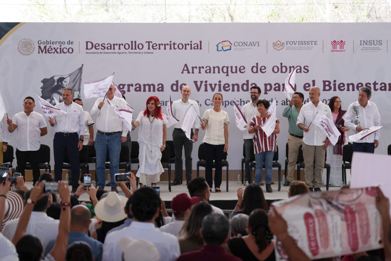 vivienda social,Sheinbaum,programa vivienda México,créditos 0% interés,Infonavit,FOVISSSTE,Conavi,reestructuración créditos,60 metros cuadrados,derecho constitucional,Leche para el Bienestar,productores locales,soberanía alimentaria,precio justo,planta procesadora,Campeche,11.50 pesos por litro,autosuficiencia alimentaria,inversión 140 millones