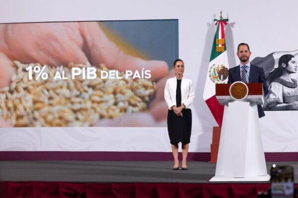 Grupo Modelo,inversión,3600 millones de dólares,Claudia Sheinbaum,Presidenta de México,Plan México,economía mexicana,estabilidad macroeconómica,Marcelo Ebrard,secretario de Economía,portafolio de inversiones,cervecerías,consumo de agua,economía circular,proveeduría local,desarrollo sustentable,reducción de pobreza,reforma judicial,crecimiento económico,industria nacional,semiconductores,Poder Judicial