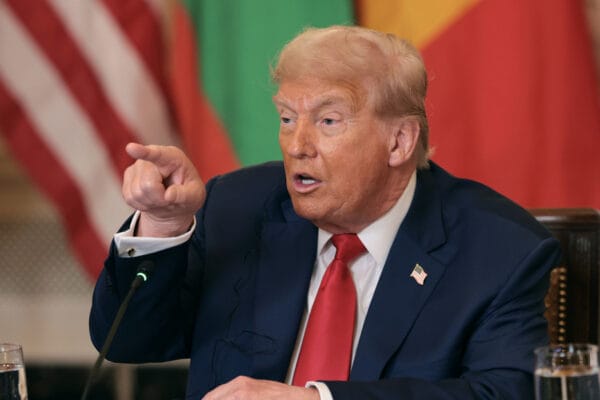 Washington anunció aranceles hasta de 50 por ciento para Brasil porque “no ha sido bueno” con Estados Unidos, y nuevos impuestos al comercio con Argelia, Brunéi, Irak, Libia, Moldavia y Filipinas, esto sumado al anuncio de aranceles al cobre y la industria farmacéutica.