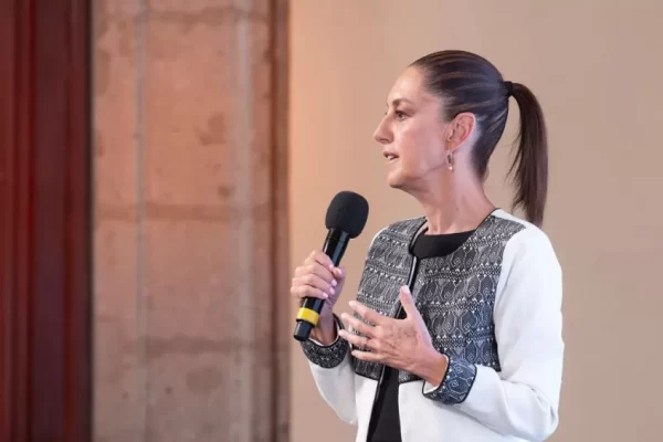 La presidenta Claudia Sheinbaum dio un paso al frente en defensa de la República y de la investidura presidencial.
