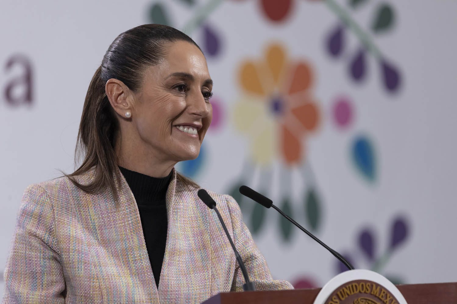 Se tendrá una educación técnica, tecnológicas y humanista 37 mil nuevos lugares en educación media superior Ahora habrá bachillerato general y bachillerato tecnológico.