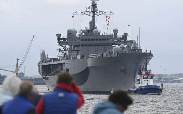 El buque estadounidense «USS Mount Whitney» rumbo al Mar Báltico al inicio de la maniobra de la OTAN.