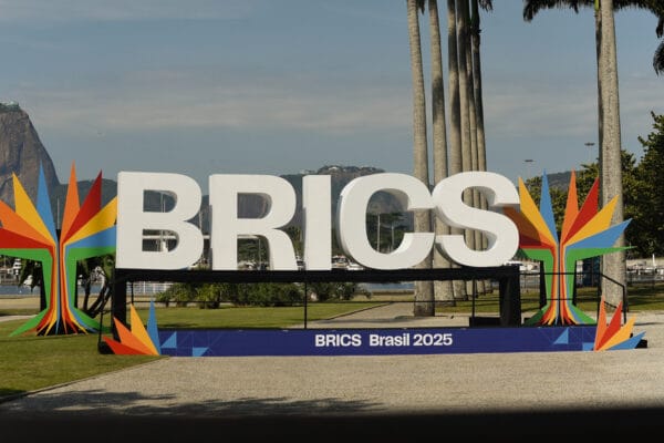 Con la presencia de representantes de 21 naciones, entre ellas México como invitado especial, se llevó a cabo en Río de Janeiro la reunión de los BRICS, organismo económico y político que abandera lo que se ha denominado el Sur Global.