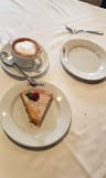 El Flan de Carajillo y la Tarta Santiago, son los postres estrella del lugar