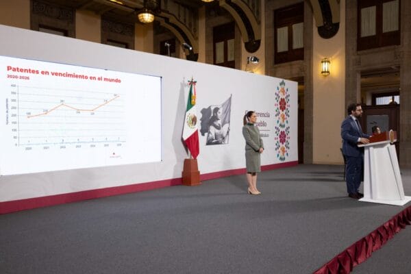 Sheinbaum Pardo presentó este viernes datos que muestran cómo México perdió gran parte de su capacidad para producir medicamentos propios desde 2008