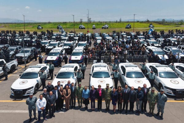 La presidenta Claudia Sheinbaum Pardo presentó este miércoles el programa "Mando Único Oriente", una estrategia de seguridad que unifica los esfuerzos de policías municipales, estatales y federales para combatir la delincuencia en 11 municipios del Estado de México que concentran más de la mitad de los delitos de la entidad.