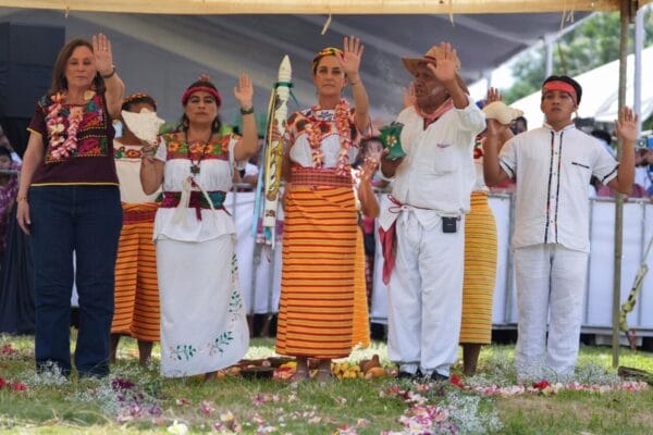 Sheinbaum entrega presupuesto directo a pueblos indígenas en Veracruz