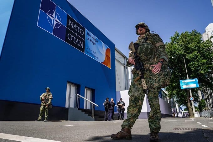 Rusia produce en tres meses lo que la OTAN produce en un año y se calcula que su base industrial fabrique 1.500 tanques, 3.000 vehículos blindados y 200 misiles Iskander sólo en 2025