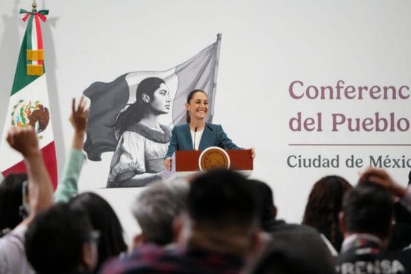 La presidenta Claudia Sheinbaum hoy dedicó su conferencia a uno de los megaproyectos de su administración: la construcción de trenes de pasajeros y de carga. En esta primera etapa se considera la planeación y el derecho de vía, donde no existe, el dominio.