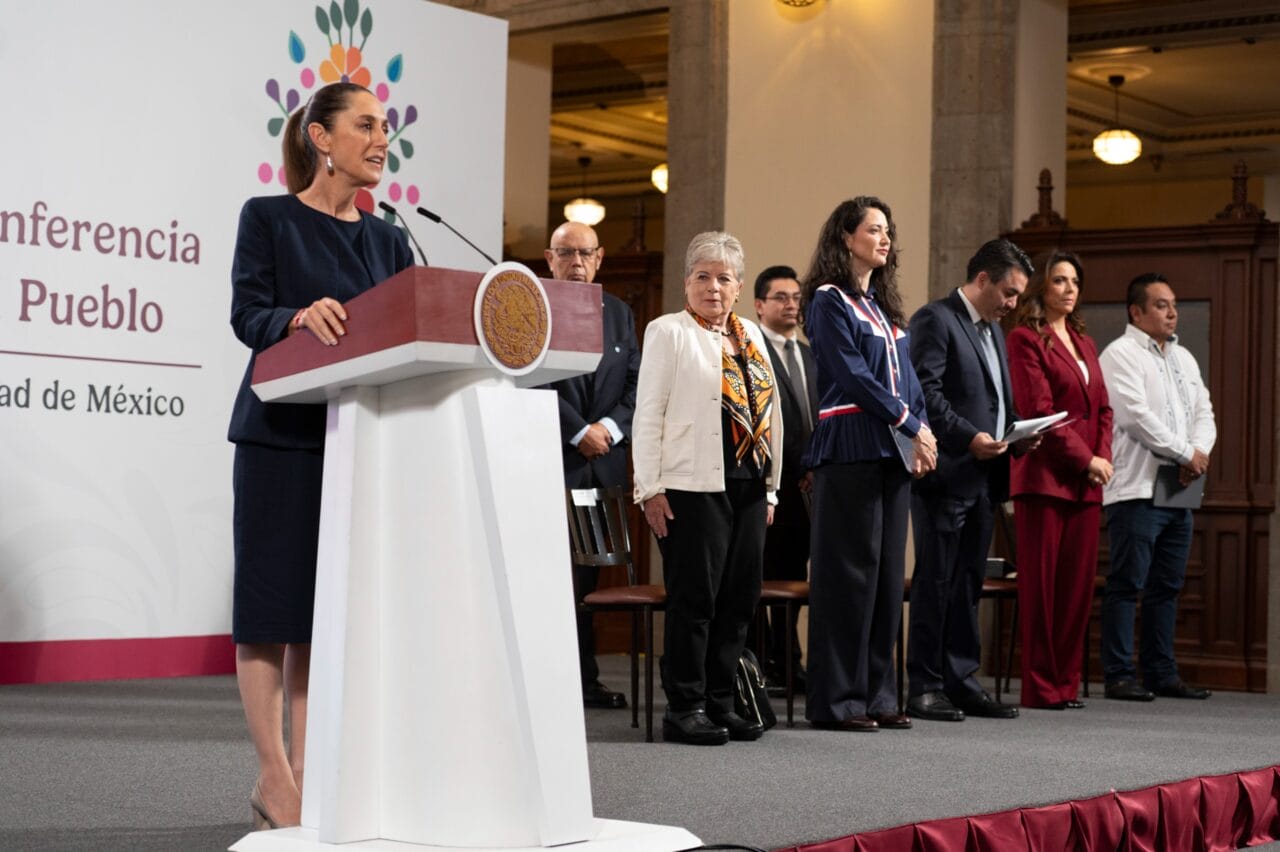 EN PALABRAS DE CLAUDIA POR  JUAN BAUTISTA ROJO Preguntas y respuestas Yo no platico con narcotraficantes ni con abogados de narcotraficantes Vamos a pacificar Sinaloa México grandeza de migrantes, el billete de lotería, en su conmemoración. Alicia Bárcenas, candidata a la secretaría general de Naciones Unidas