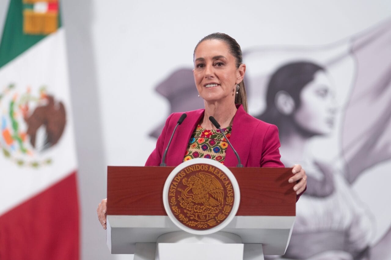 Siete estados concentran el 51.5% de los delitos Robo de vehículo con violencia también desciende a -54.4% La extorsión por el contrario sube a +25.4% Se decomisaron más de 5 millones de pastillas de fentanilo Sí, invitaré a Hugo Aguilar y a toda la corte al primer informe de gobierno. Mexicana de Aviación va bien