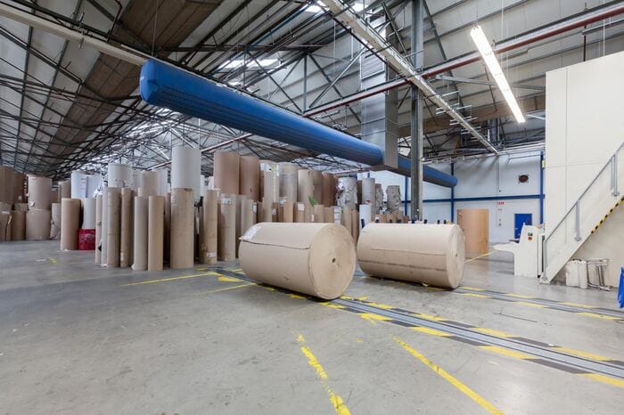 Existen en México por lo menos nueve empresas de celulosa a partir de madera, las cuales se encuentran una en Chihuahua, dos en Durango, una en Jalisco, dos en el Estado de México, dos en Michoacán y una en Oaxaca. también hay fábricas importantes en Tlaxcala, Guanajuato, Puebla, Querétaro y CDMX