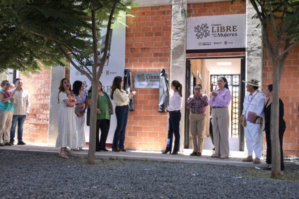 La presidenta Claudia Sheinbaum Pardo inauguró este viernes un Centro LIBRE para mujeres en Silao, Guanajuato, como parte de un ambicioso plan nacional que busca establecer al menos 2,500 espacios similares en todo México. Actualmente existen 678 centros operando, con 19 ubicados en territorio guanajuatense.