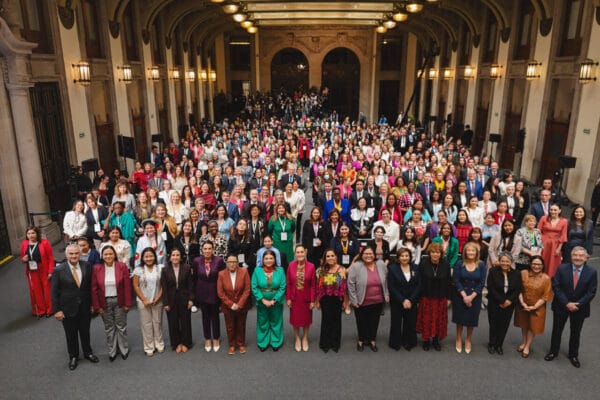 La presidenta Claudia Sheinbaum Pardo inauguró este lunes la XVI Conferencia Regional sobre la Mujer de América Latina y el Caribe en Palacio Nacional, marcando un momento histórico al ser la primera mandataria en recibir este importante encuentro en 50 años de existencia del evento.
