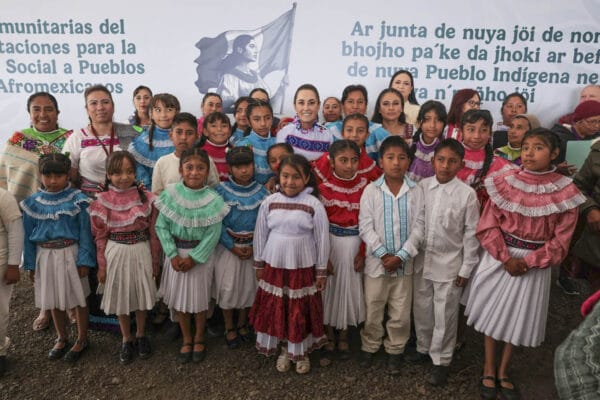 La presidenta Claudia Sheinbaum anunció el programa más importante en la historia de México para pueblos indígenas: un presupuesto directo de casi 13 mil millones de pesos que las propias comunidades administrarán sin intermediarios del gobierno.