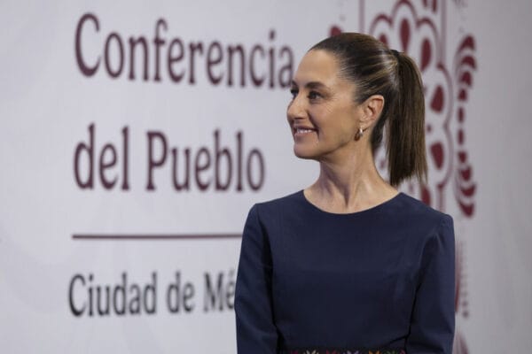 Se crearán mil centros de atención Infantil en este sexenio. Pablo Gómez informará el lunes sobre la Reforma Electoral Mentira de que Estados Unidos preparé una invasión a México. Apoyo a trabajadores del campo agrícola.