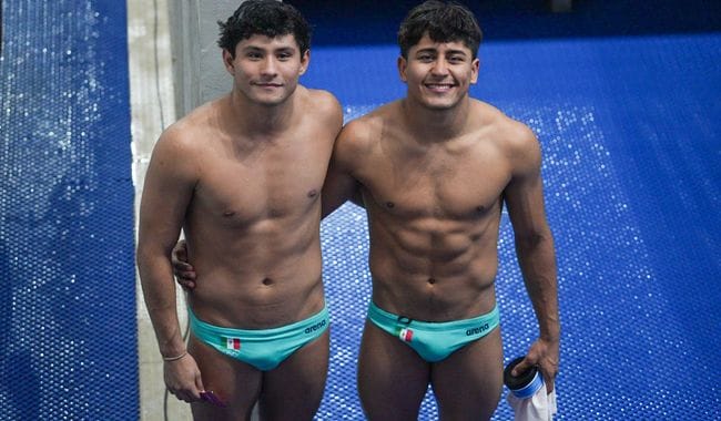 México domina clavados en Asunción 2025 con oro de Agúndez-Vázquez. Victoria aplastante con salto perfecto de 4.5 vueltas que superó por 50 puntos a Colombia.