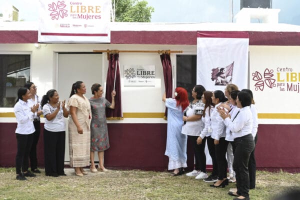 La presidenta Claudia Sheinbaum Pardo inauguró el Centro LIBRE para las Mujeres en Calakmul, Campeche, como parte de una estrategia nacional para garantizar los derechos de las mujeres mexicanas y crear espacios seguros donde puedan recibir apoyo legal, psicológico y social.