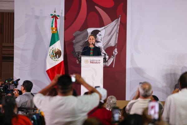 anuncia tren de pasajeros de Saltillo a Nuevo Laredo,Tren de pasajeros conectará el norte,50 mil viviendas nuevas en Nuevo León