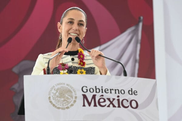 gira nacional presentando su primer informe de gobierno,industria del calzado leonés,tren en construcción llegará hasta León