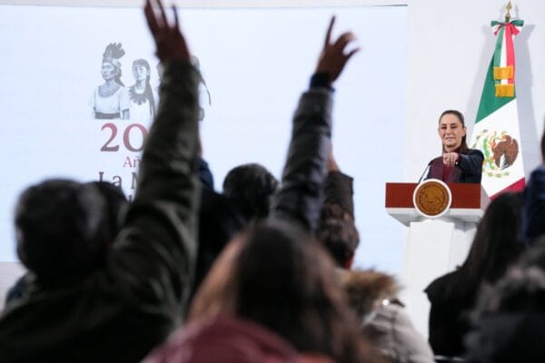 Presidenta sheinbaum en su conferencia mañanera en su seccion de preguntas y respuestas