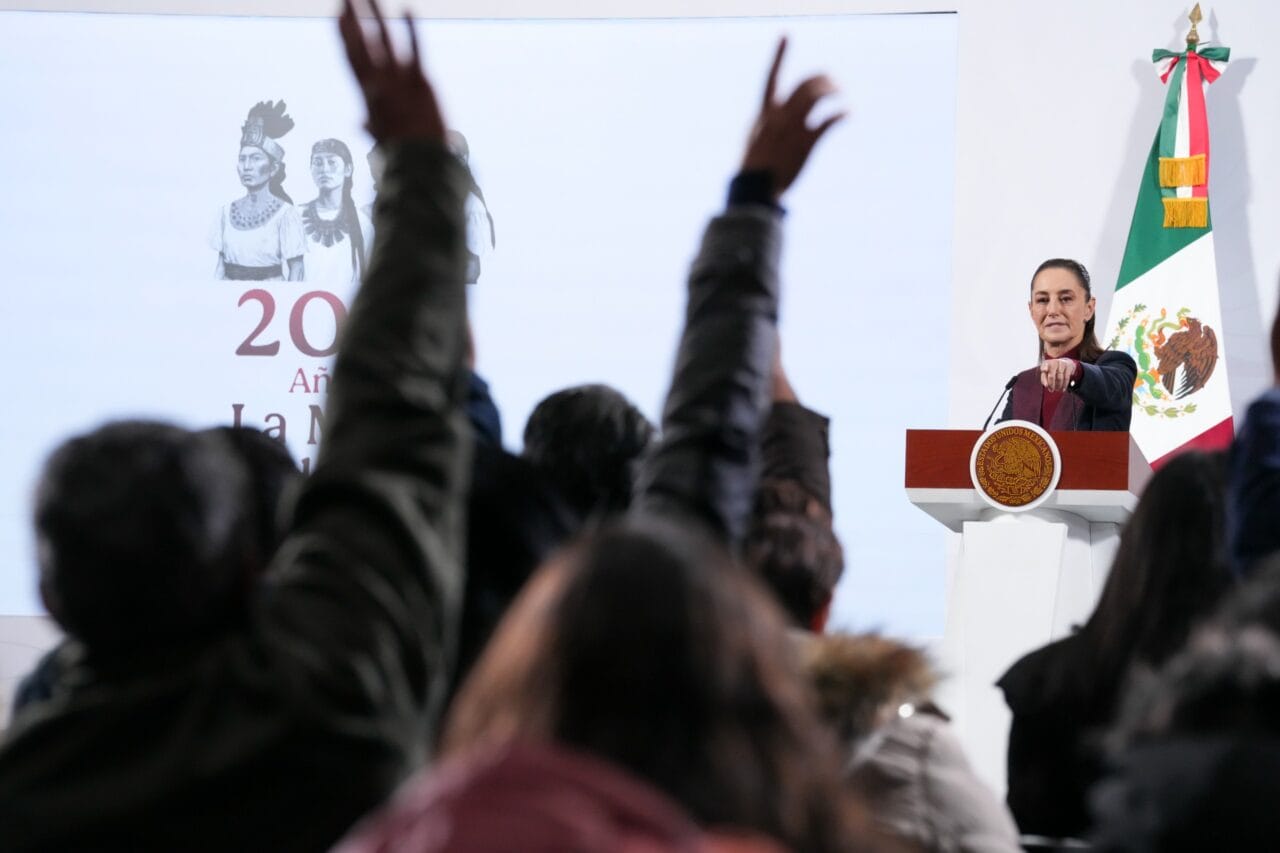 Presidenta sheinbaum en su conferencia mañanera en su seccion de preguntas y respuestas