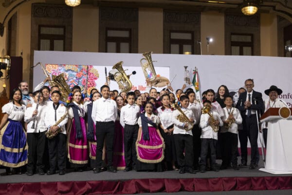 07 noviembre 2025,tren Saltillo-Nuevo Laredo,celebra festival de lenguas indígenas