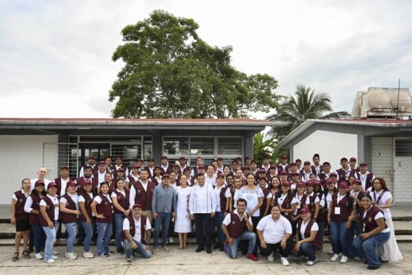Presidenta Claudia Sheinbaum entrega tarjetas Beca Benito Juárez en Jonuta Tabasco noviembre 2025