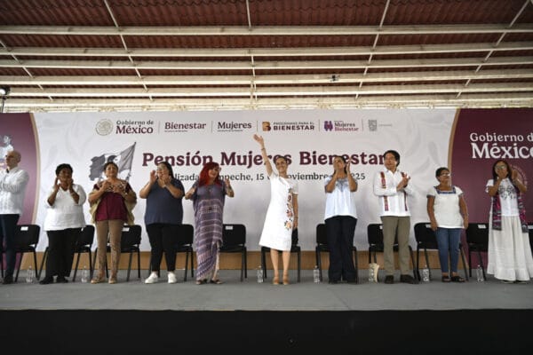 Presidenta Claudia Sheinbaum entrega tarjetas Pensión Mujeres Bienestar en Palizada, Campeche, noviembre 2025