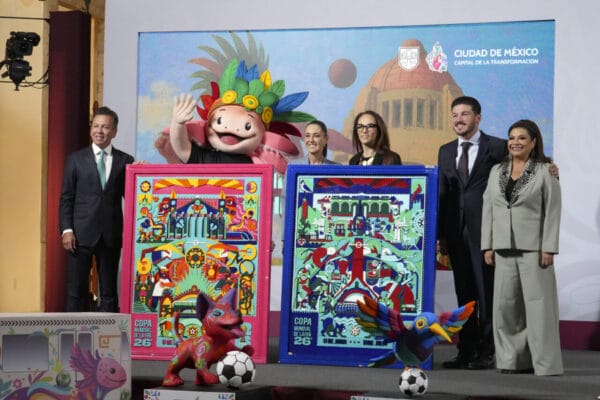 Presidenta Sheinbaum saluda a gobernadores Brugada, Lemus y García en conferencia sobre el Mundial 2026 en Palacio Nacional.