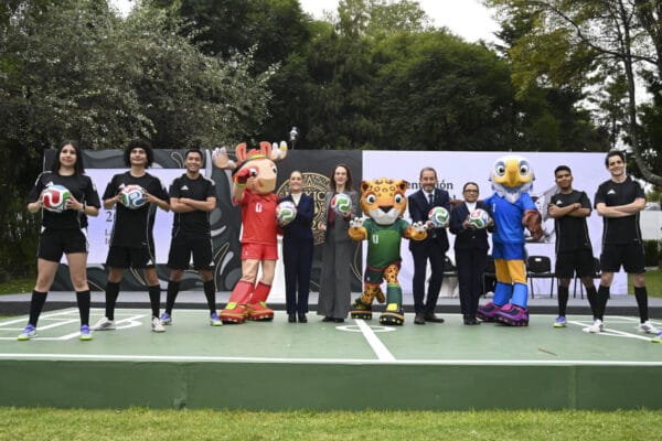 Presidenta Claudia Sheinbaum habla durante presentación del Mundial FIFA 2026 en Los Pinos.