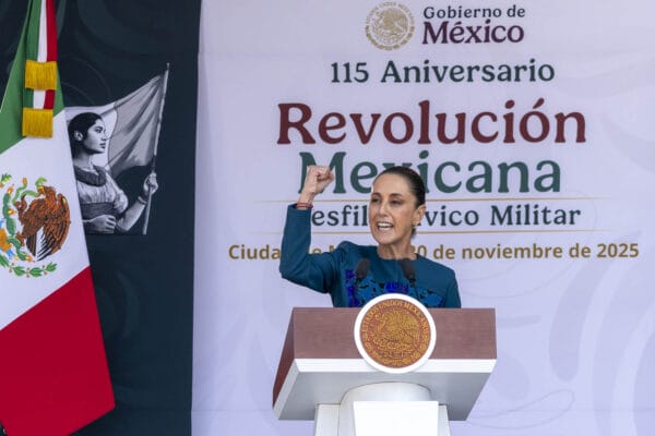 Presidenta Sheinbaum pronuncia discurso en el Zócalo durante aniversario 115 de la Revolución Mexicana.