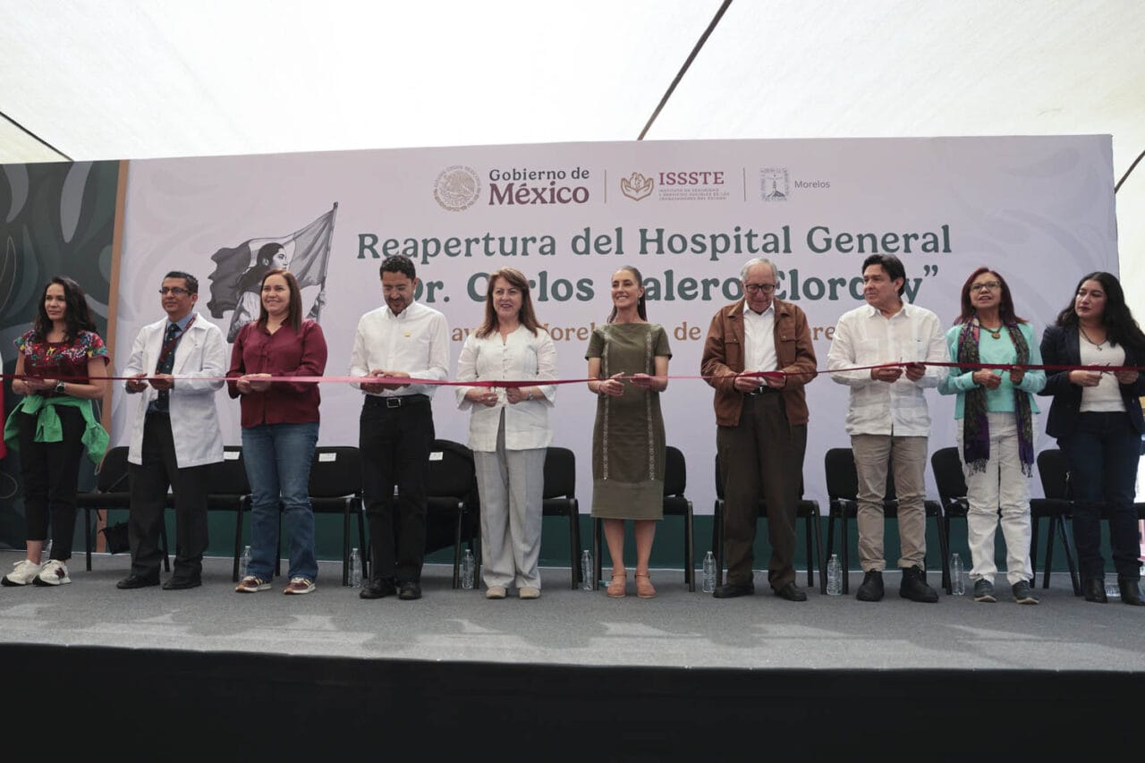 Presidenta Claudia Sheinbaum corta el listón inaugural en la reapertura del Hospital ISSSTE Carlos Calero en Cuernavaca.