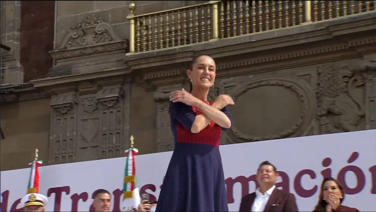 Vista del palco oficial con gobernadores, miembros del gabinete