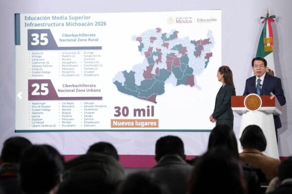 Mapa de Michoacán con 102 municipios resaltados, mostrando cobertura de visitas casa por casa del Plan por la Paz.