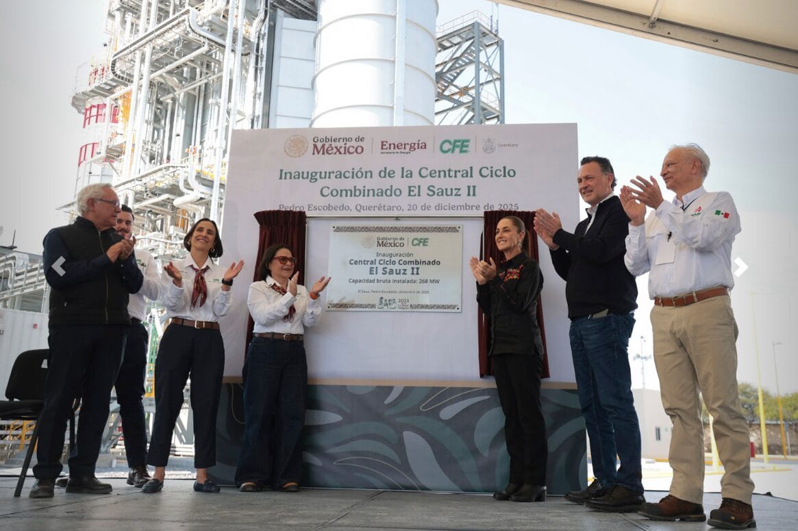 Presidenta Sheinbaum y gobernador Kuri develan placa inaugural de la Central “El Sauz II” en Querétaro.
