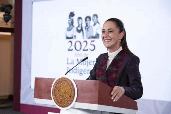 Presidenta Claudia Sheinbaum responde a preguntas de la prensa en el Salón de la Tesorería de Palacio Nacional.