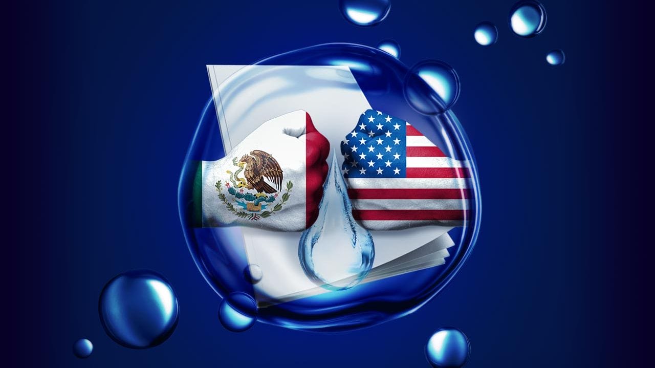 Banderas de México y Estados Unidos fusionadas en gotas de agua, simbolizando recursos hídricos compartidos.