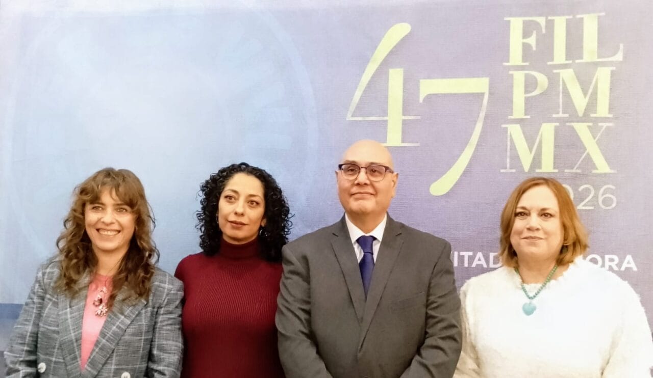 Fernando Macotela entrega dirección FILPMMX a Mercedes Alvarado Miranda, escritora y gestora cultural